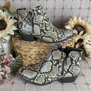 UnionBay “Tabby” Snakeskin Embossed Faux Leather Ankle Boots Sz 6 union bay new